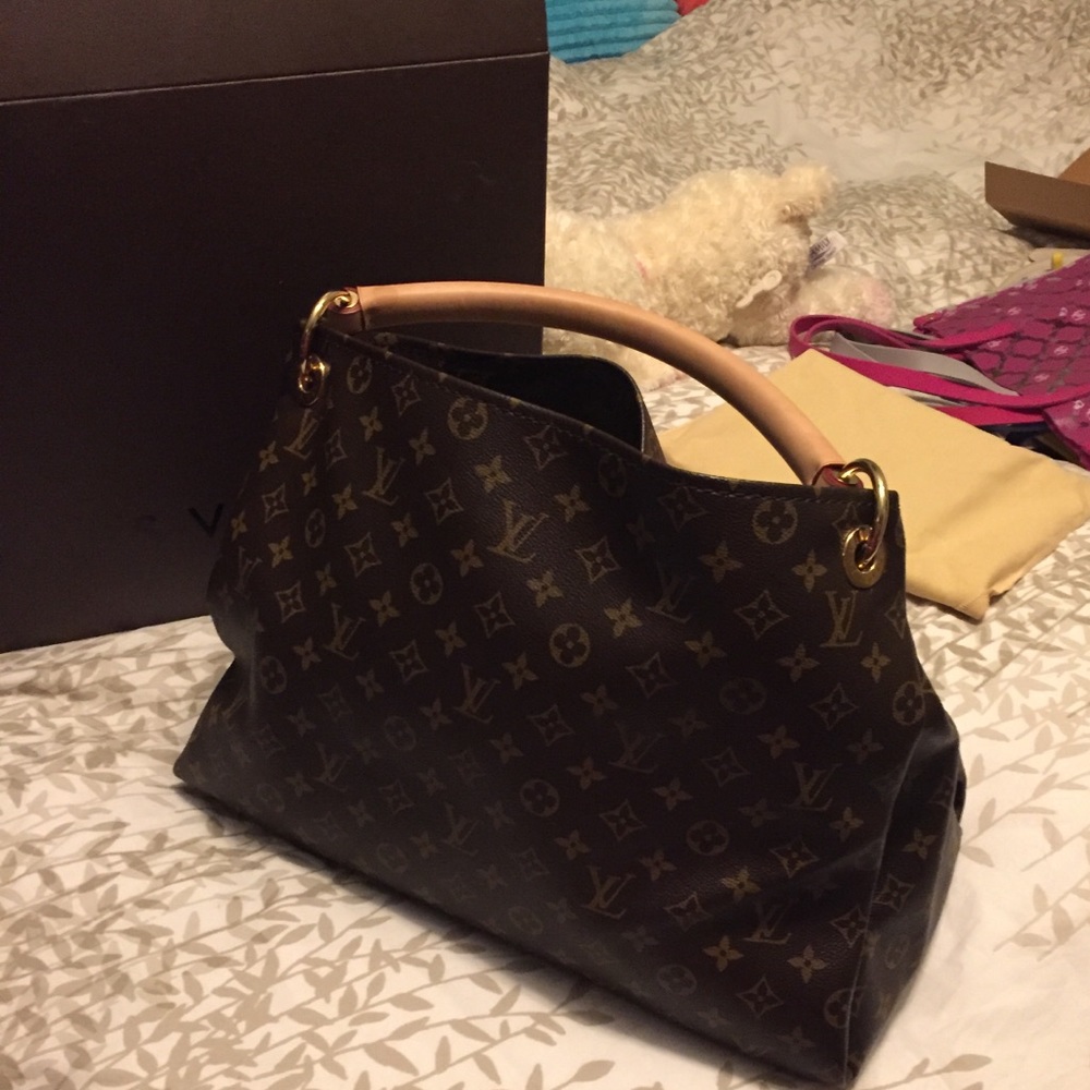 Authentic LV Artsy MM
